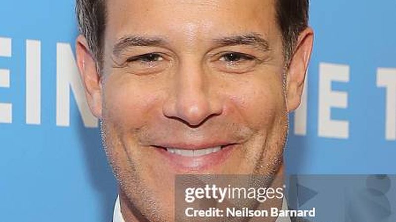 签订装修合同前，业主需仔细审查合同内容，确保合同中包含以下关键信息：